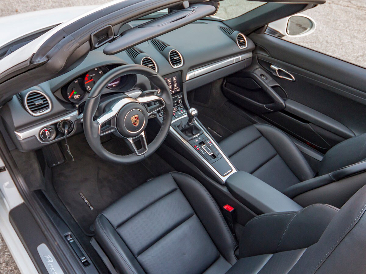 35 2018 Porsche 718 Boxster Interior KBB