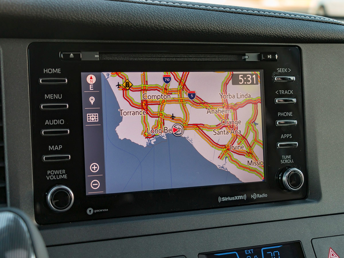 36 2018 Toyota Sienna SE Interior KBB