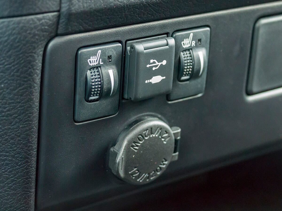 39 2018 Toyota Sienna SE Interior KBB