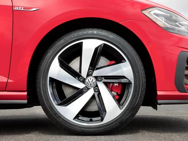 43 2018 Volkswagen Golf Gti