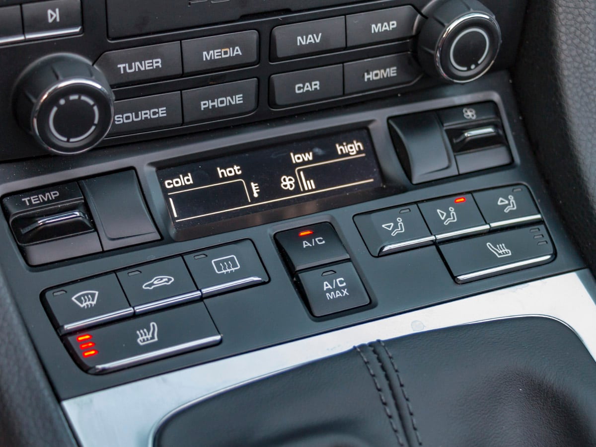 44 2018 Porsche 718 Boxster Interior KBB