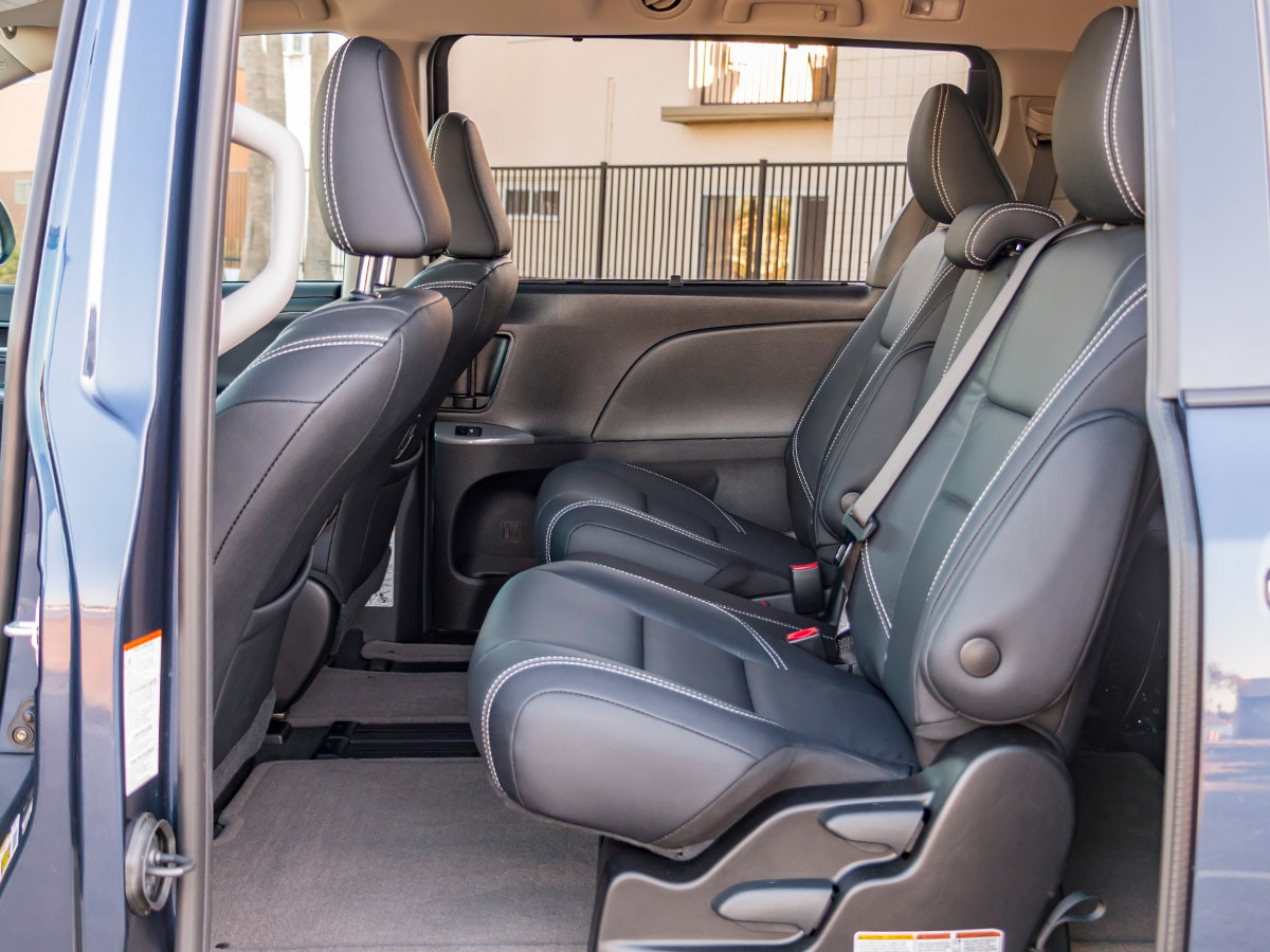46 2018 Toyota Sienna SE Interior KBB