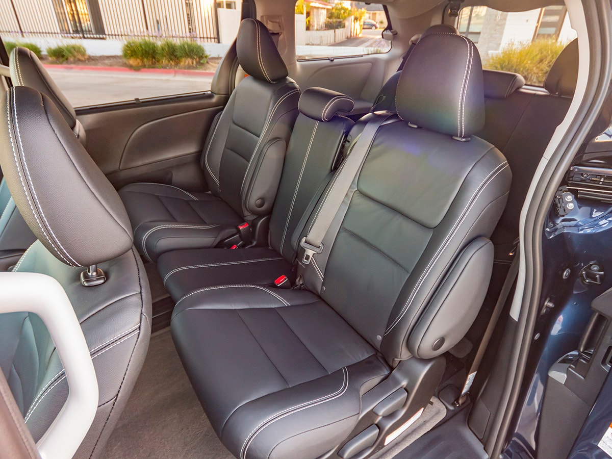 47 2018 Toyota Sienna SE Interior KBB