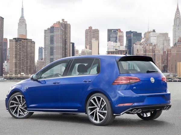 51 2018 Volkswagen Golf R