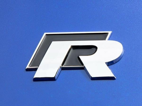 54 2018 Volkswagen Golf R