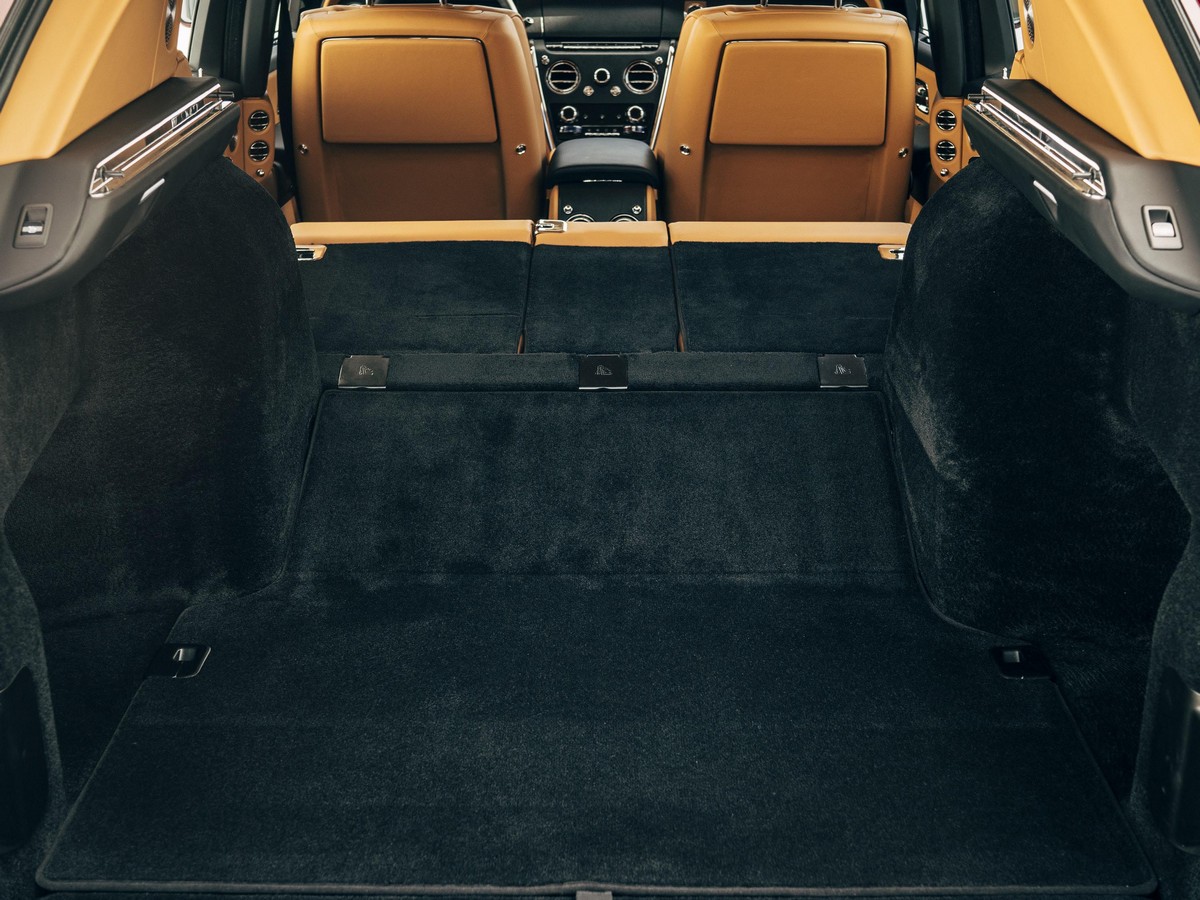 8c 2019 Rolls Royce Cullinan Oem