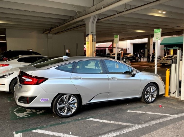01-2019-honda-clarity-mall-parking