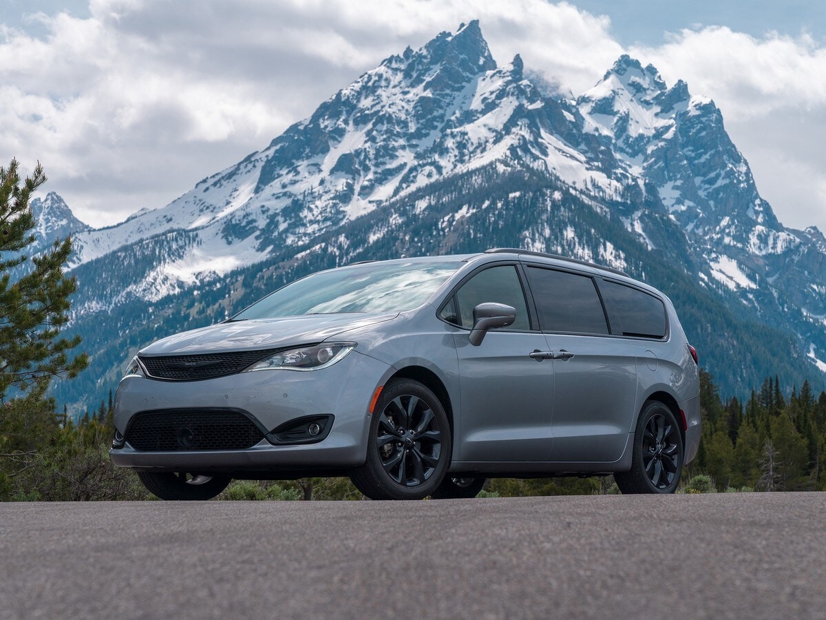 chrysler pacifica red s package