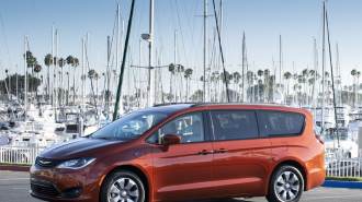 05-2018-chrysler-pacifica-hybrid-KBB