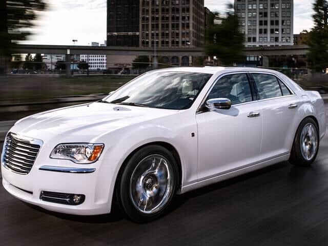2013-chrysler-300-frontside_cr300mtn131_640x480?interpolation=high-quality&downsize=640:*
