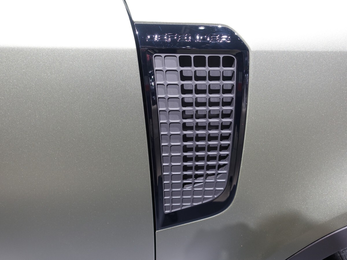 2020 Land Rover Defender12