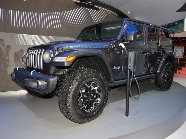 01-jeep-wrangler-4xe-ces20