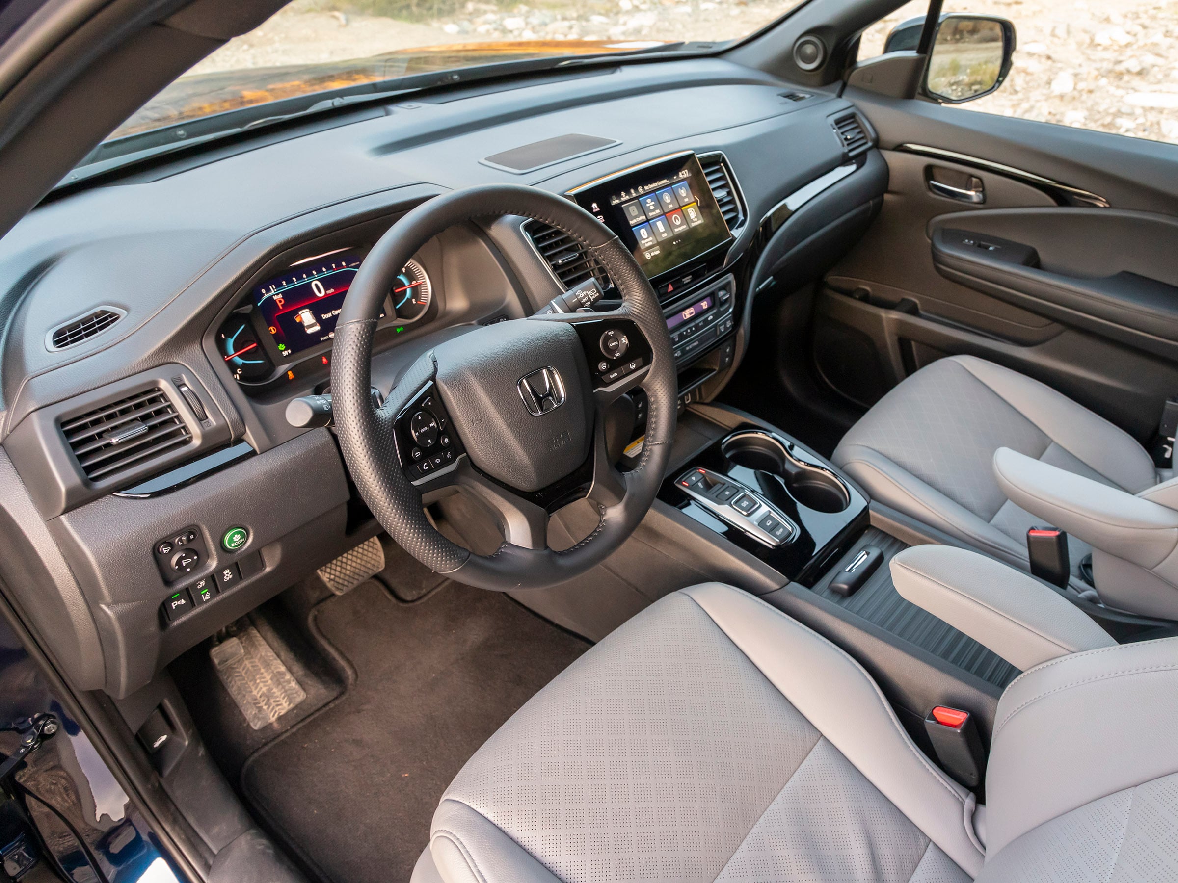 43 2019 Honda Passport Interior LT KBB