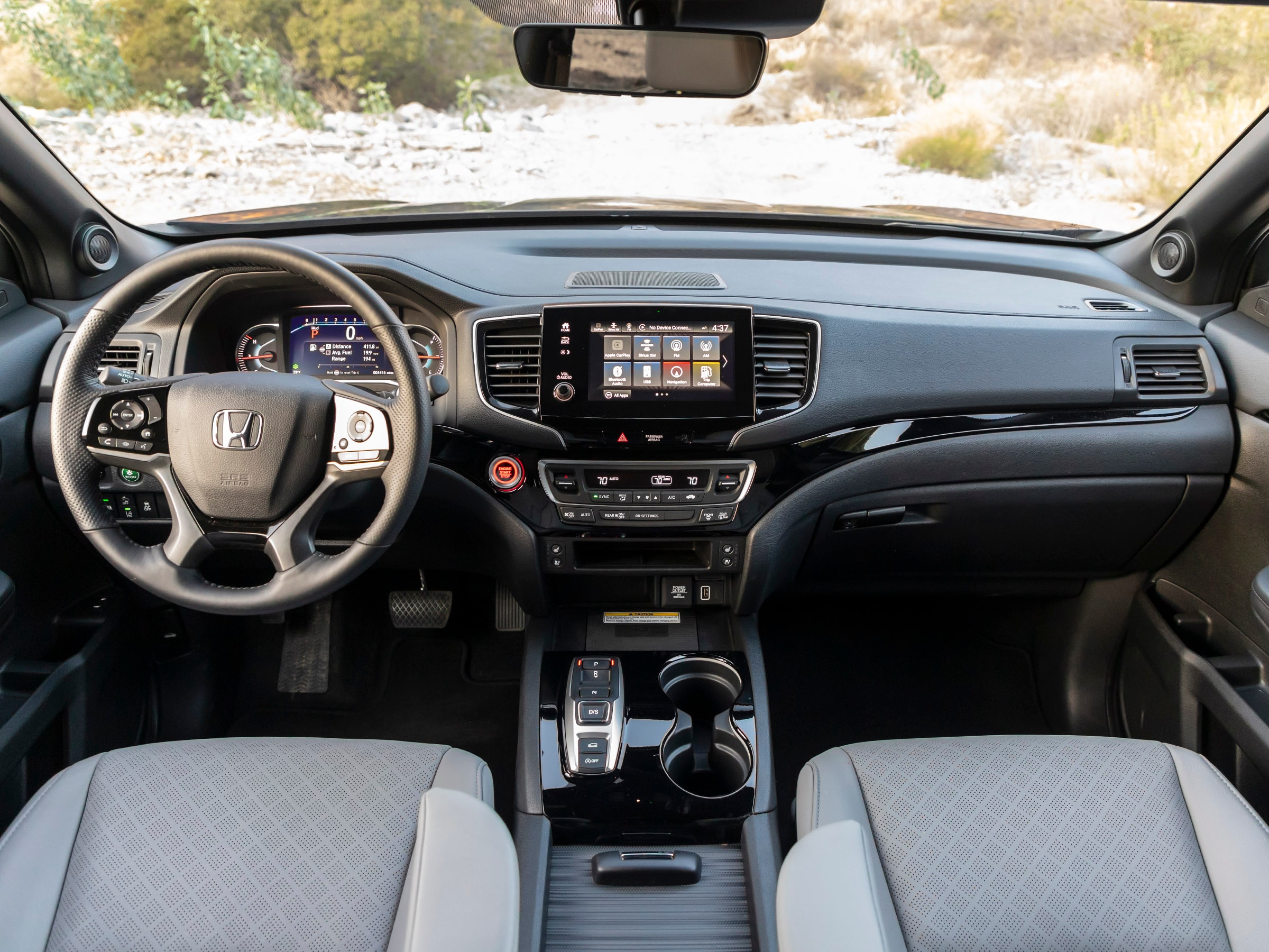 44 2019 Honda Passport Interior LT KBB