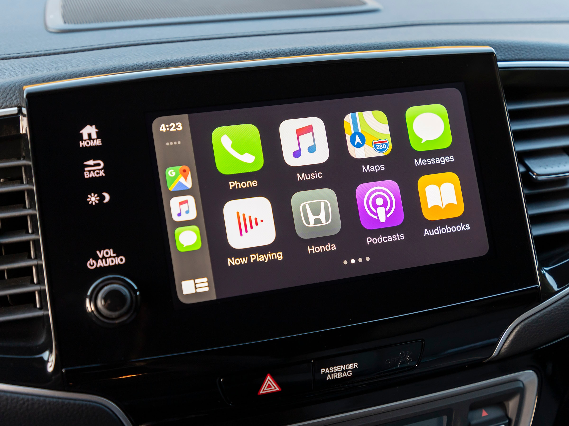 48 2019 Honda Passport Interior LT KBB