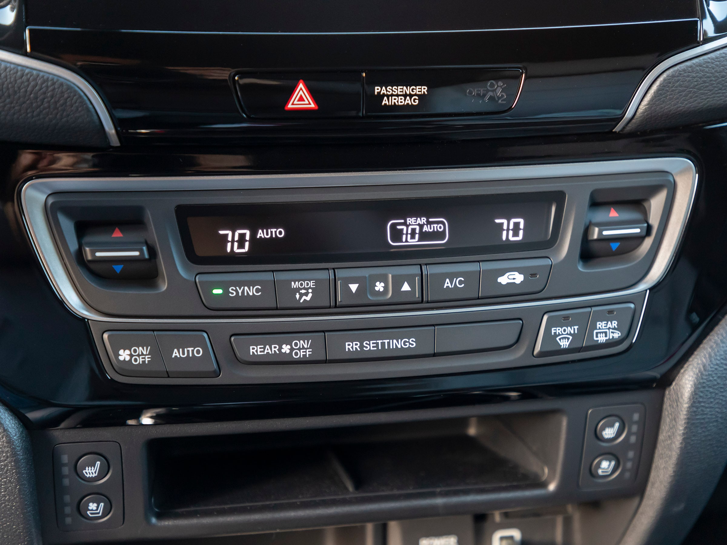 49 2019 Honda Passport Interior LT KBB