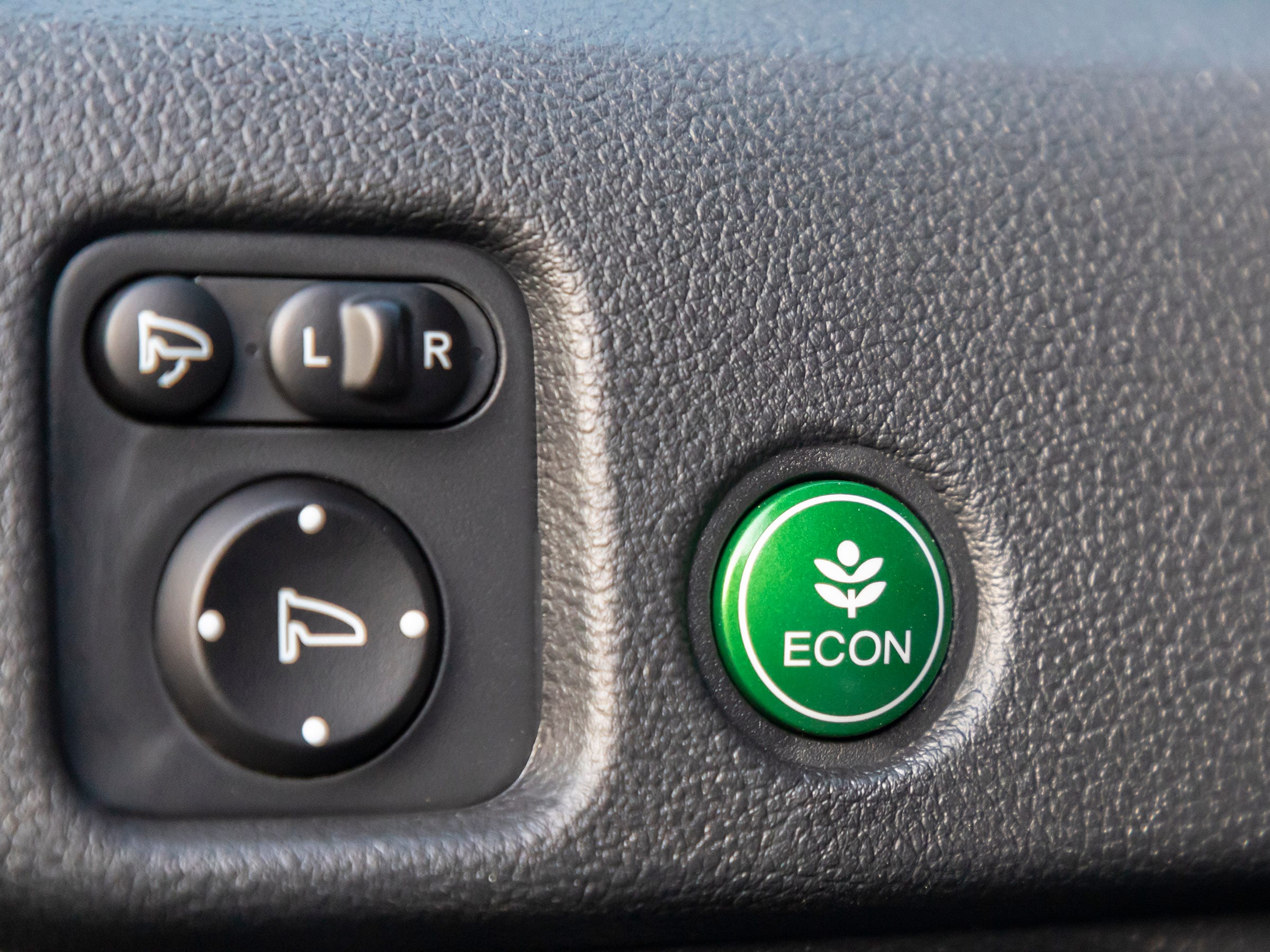 60 2019 Honda Passport Interior LT KBB