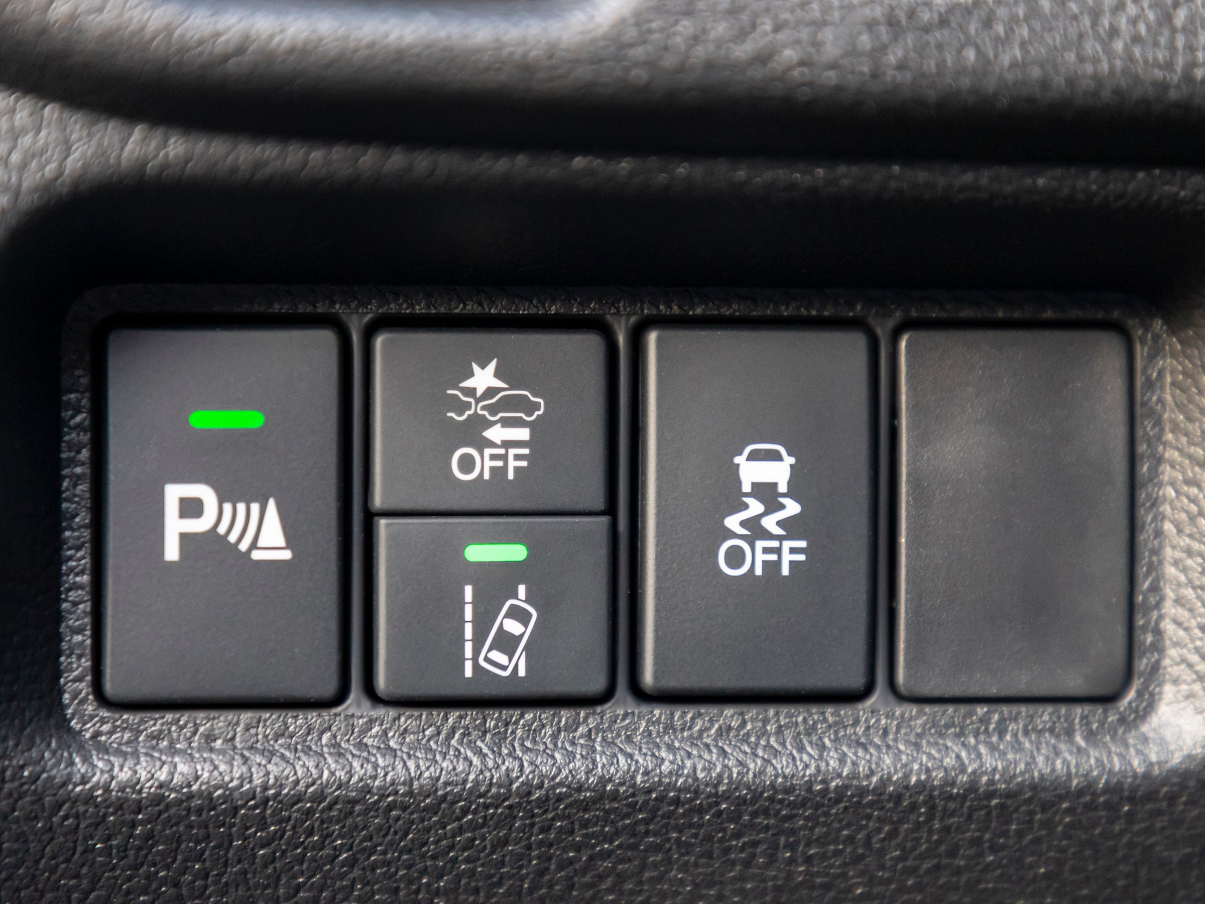 61 2019 Honda Passport Interior LT KBB