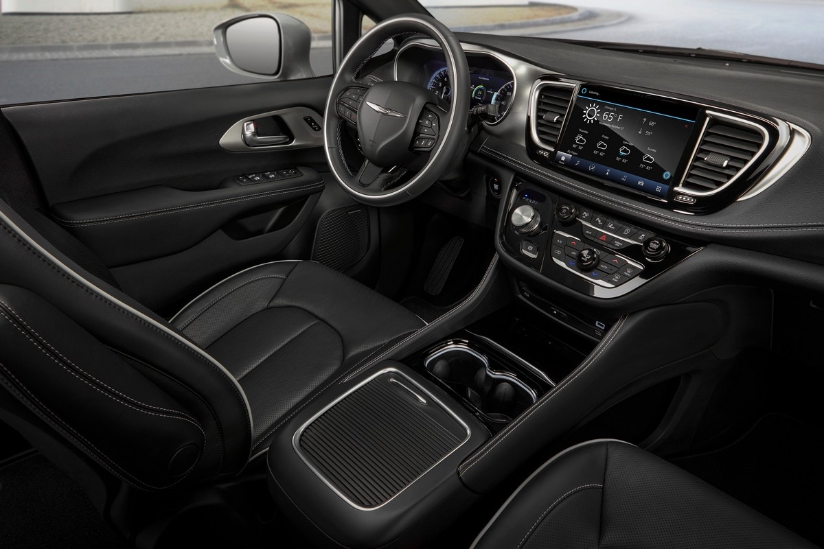 The interior of the 2021 Chrysler Pacifica Limited features the