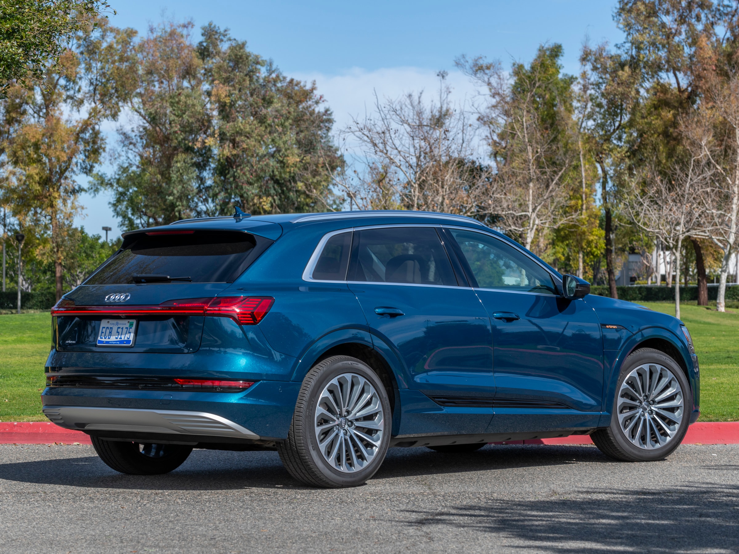 43 2020 Audi Etron LongTerm KBB