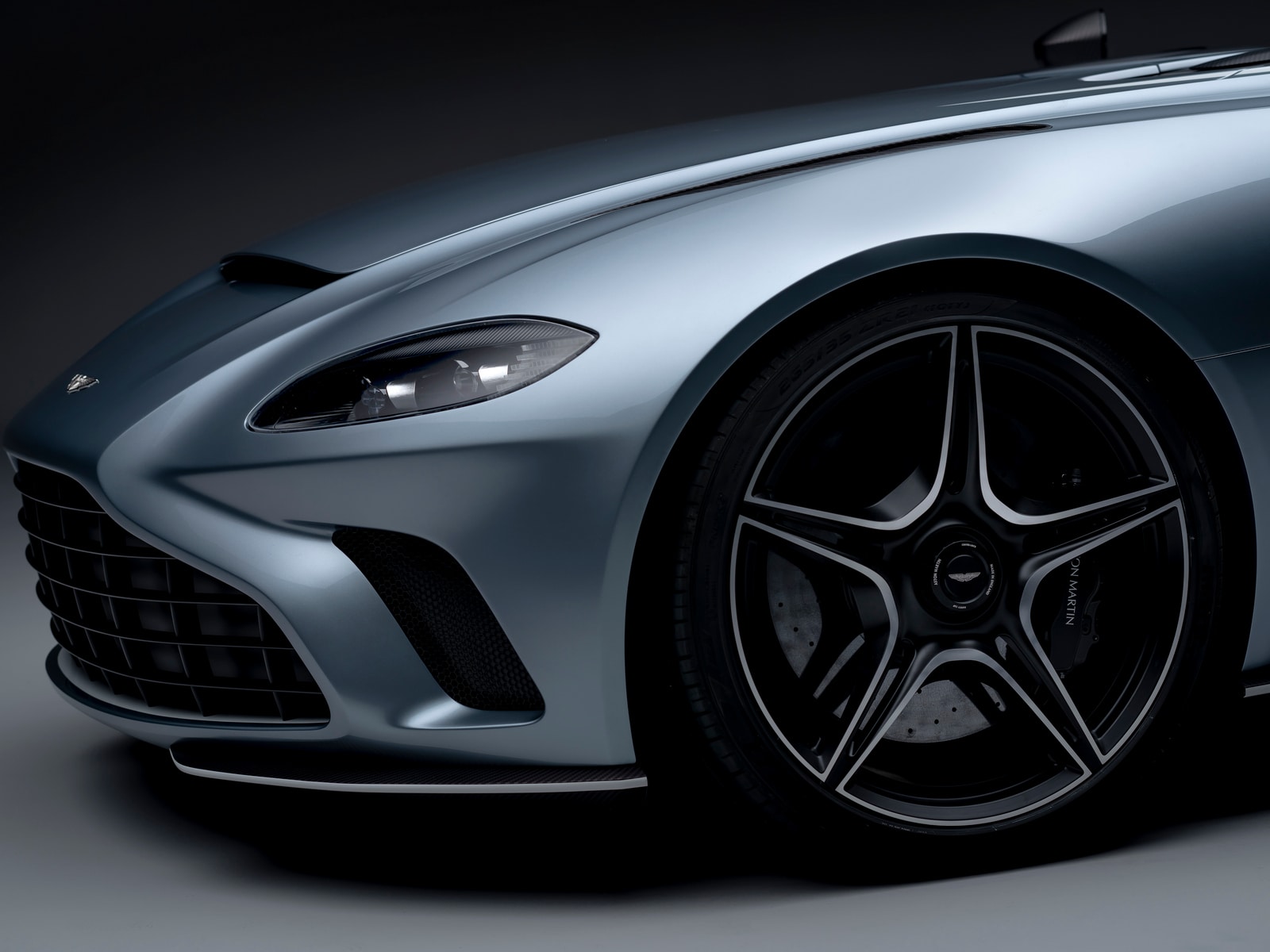 07 2021 Aston Martin V12 Speedster