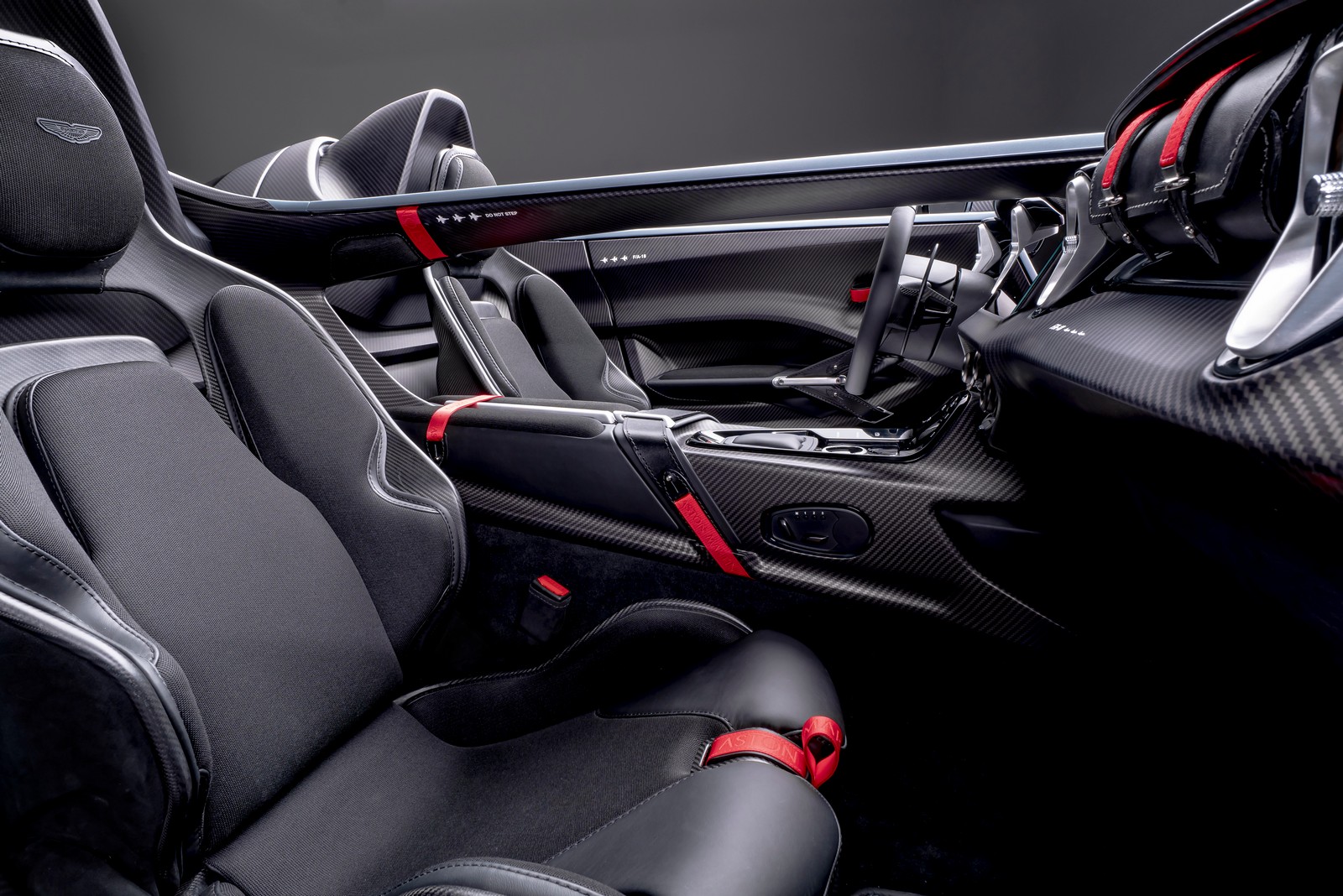 10 2021 Aston Martin V12 Speedster