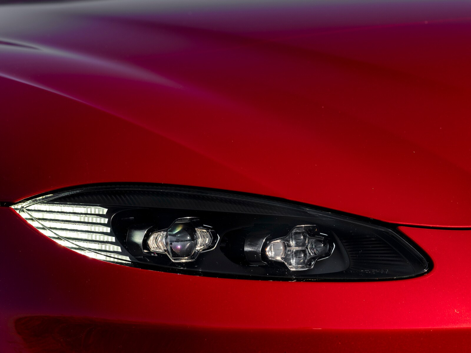 2020 Aston Martin Vantage Red Rt Headlight