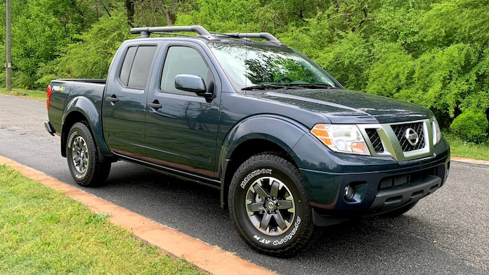 2021 Jeep Gladiator vs. 2020 Nissan Frontier Comparison | Kelley Blue Book