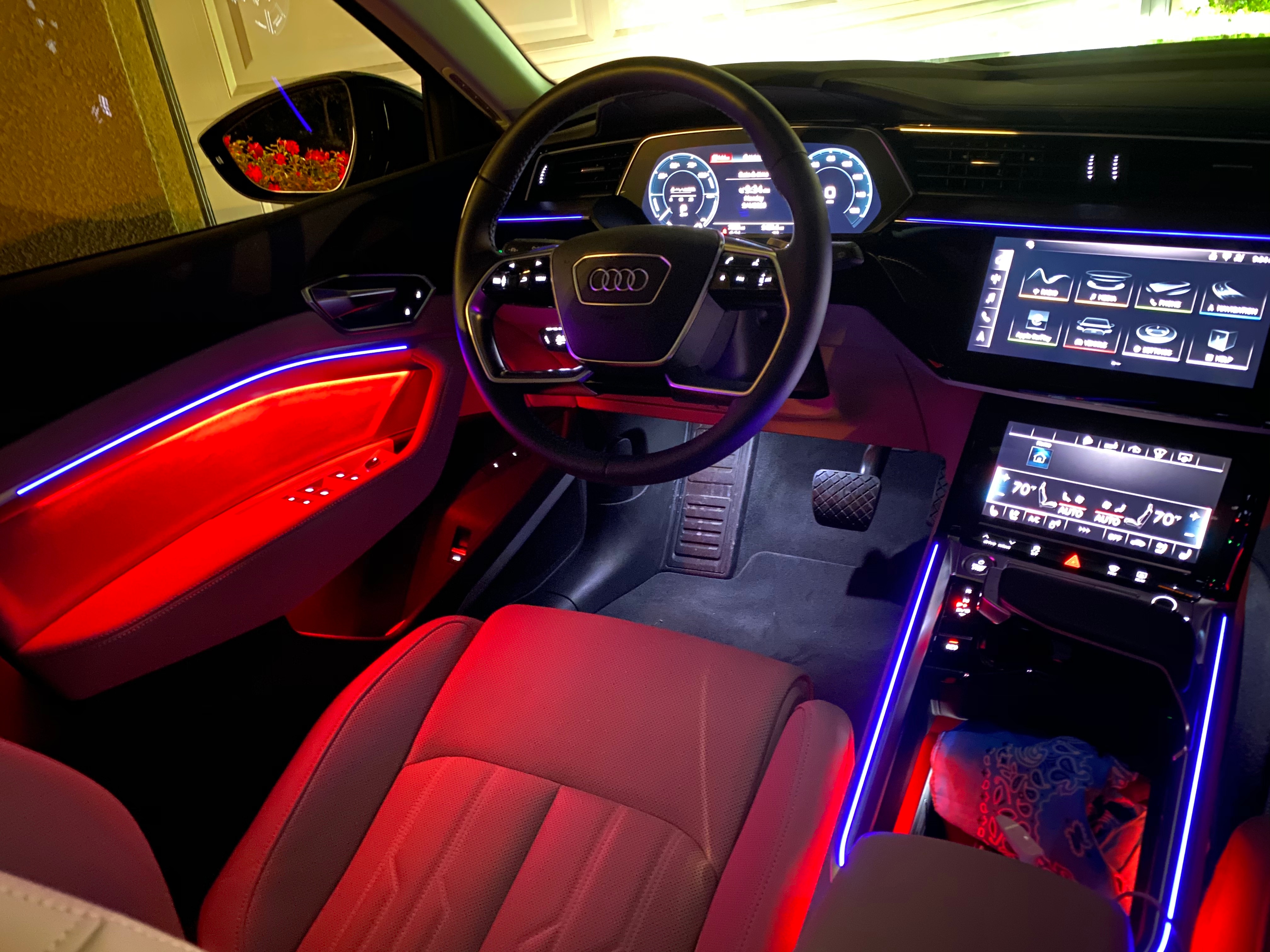 2019 Audi Etron Night Lighting 1