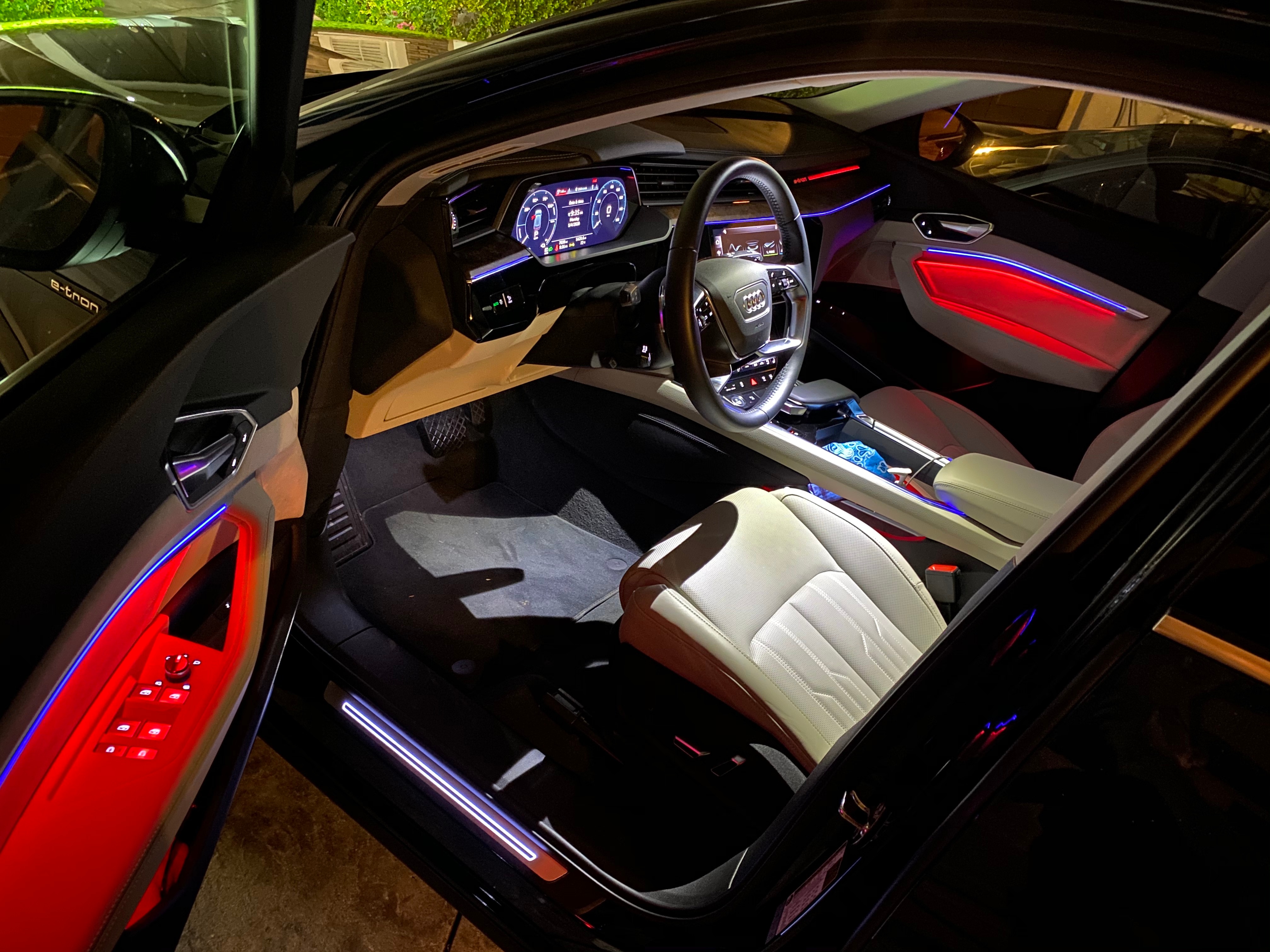 2019 Audi Etron Night Lighting 3