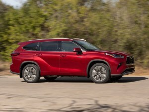 25 Most Fuel Efficient Suvs Of 21 Kelley Blue Book