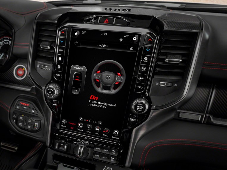 Let S Have A Look Inside The 22 Ram 1500 Crew Cab Kelley Blue Book