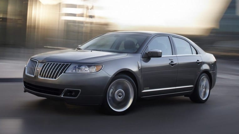 BP RT 2011 Lincoln MKZ Hybrid Gray Action