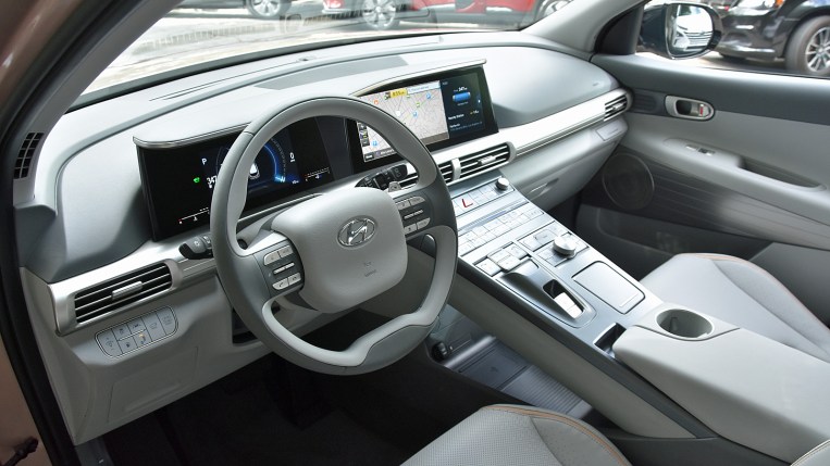 RT 2019 Hyundai Nexo Interior Dashboard