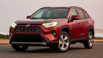 RT 2019 Toyota RAV4 Hybrid XLE Red Front Quarter