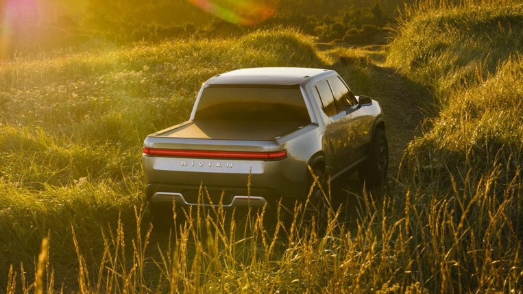 Rivian R1T Grass