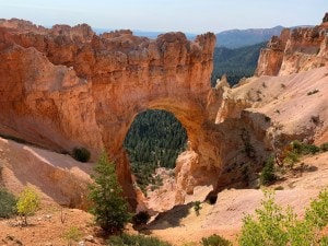 bryce-canyon-tunnel