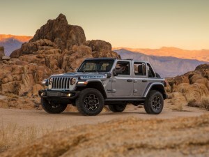 21 Jeep Wrangler 4xe Phev First Look Kelley Blue Book
