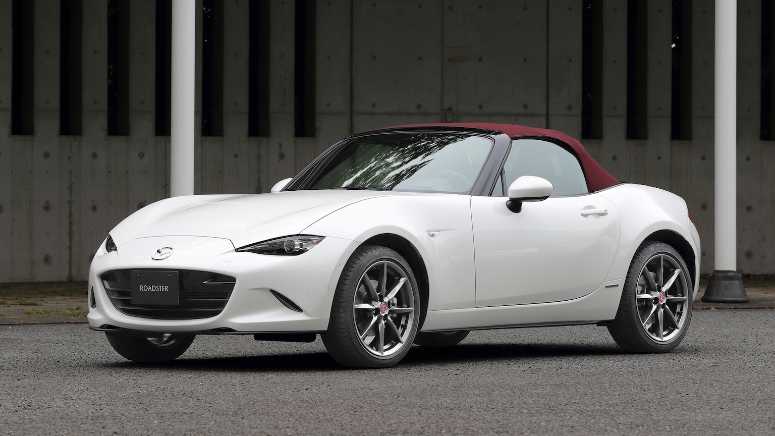 2021 MAZDA MX-5 Miata Reviews, Pricing & Specs | Kelley Blue Book