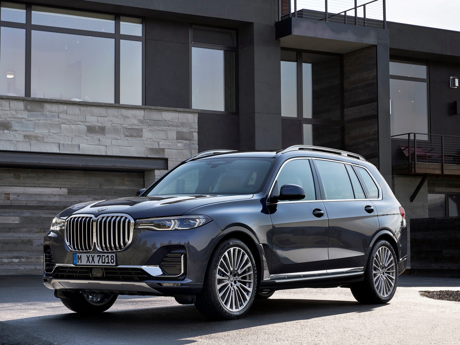 Best 3Row Midsize Luxury SUV Resale Value 2021 BMW X7 Kelley Blue Book