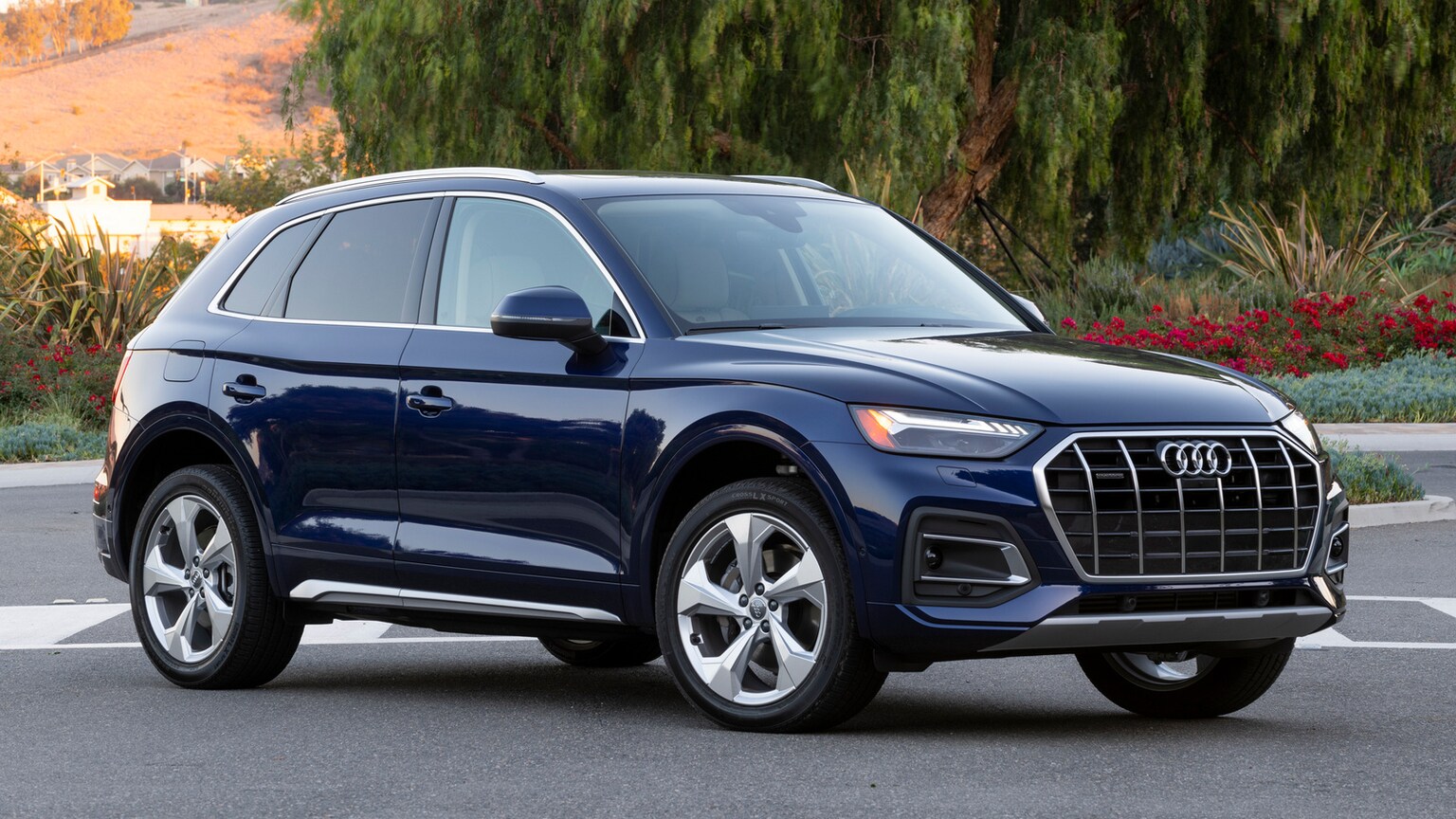 2022 Genesis GV70 vs. 2022 Audi Q5 Comparison Kelley Blue Book