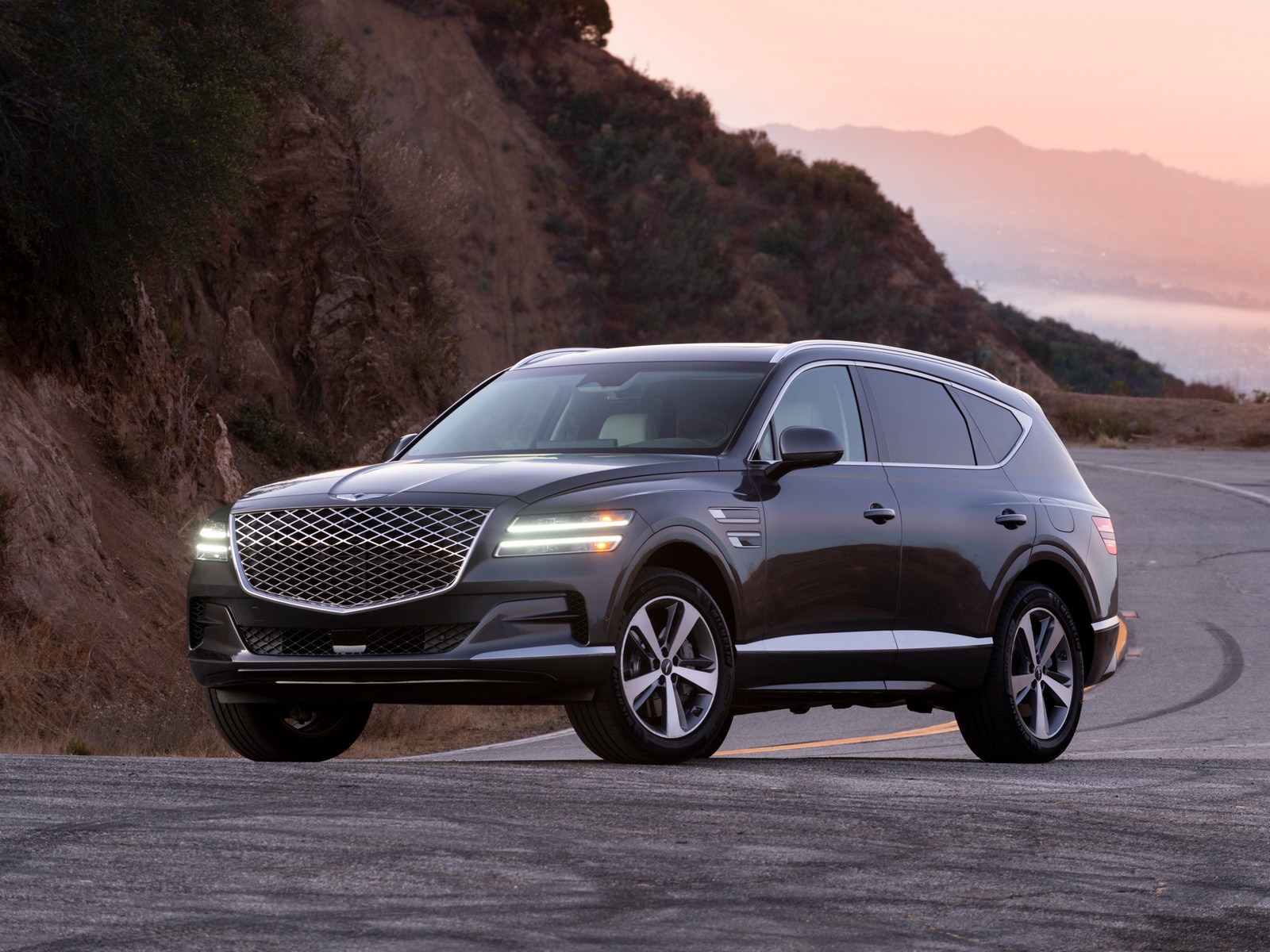 12 Full-Size Luxury Suv - Half Side View Design