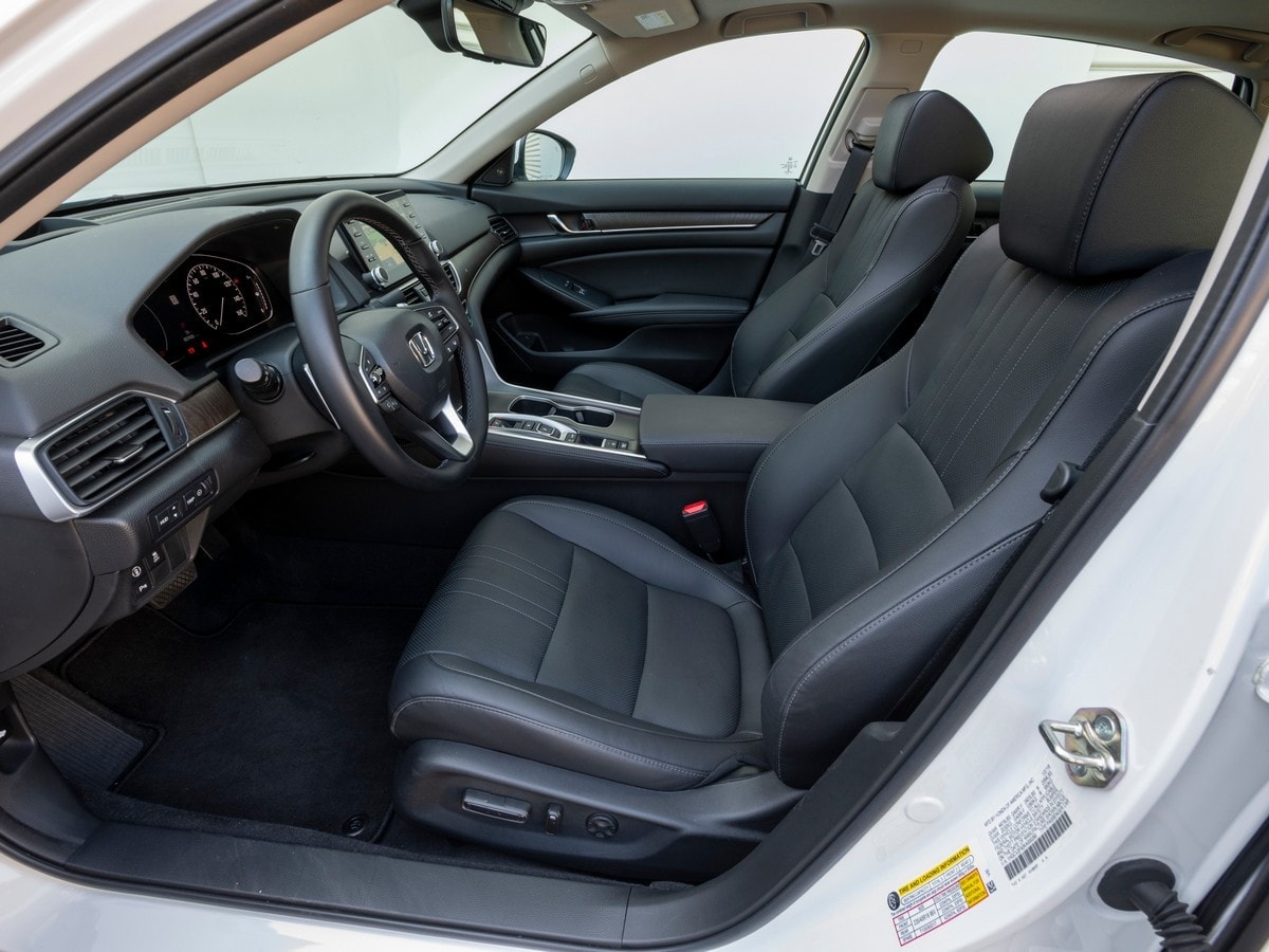 15-2019-honda-accord-bb-kbb-1