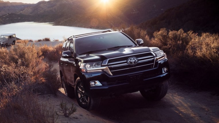 Best Suvs For Towing In 2021 Everything You Need To Know Kelley Blue Book