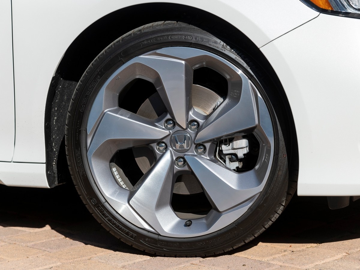 21-2019-honda-accord-bb-kbb-1