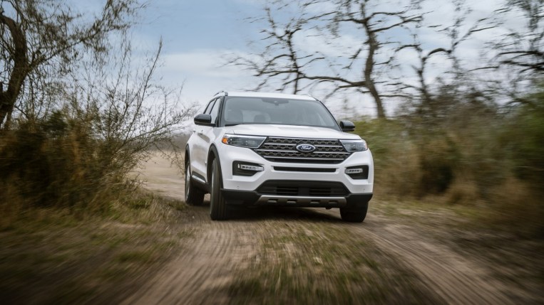 2021 Ford Explorer King Ranch Driving Head On