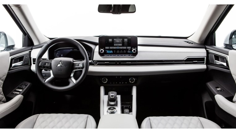 2022 Mitsubishi Outlander Interior