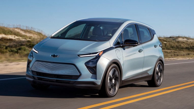 2022 Nissan Leaf Plus vs. 2022 Chevrolet Bolt EV Comparison | Kelley