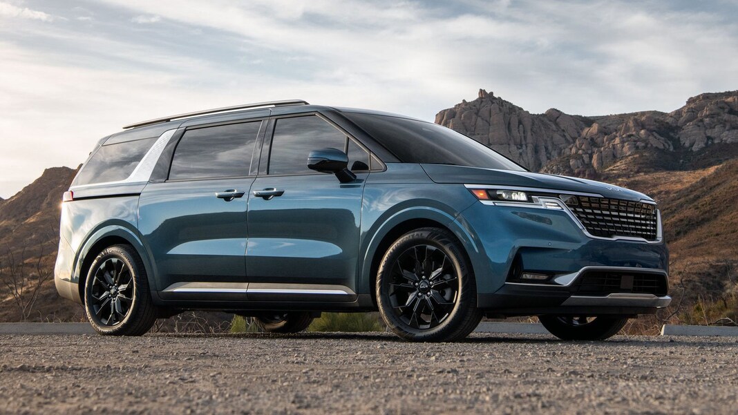 Here's What You Get on a Fully Loaded 2023 Kia Carnival Kelley Blue Book