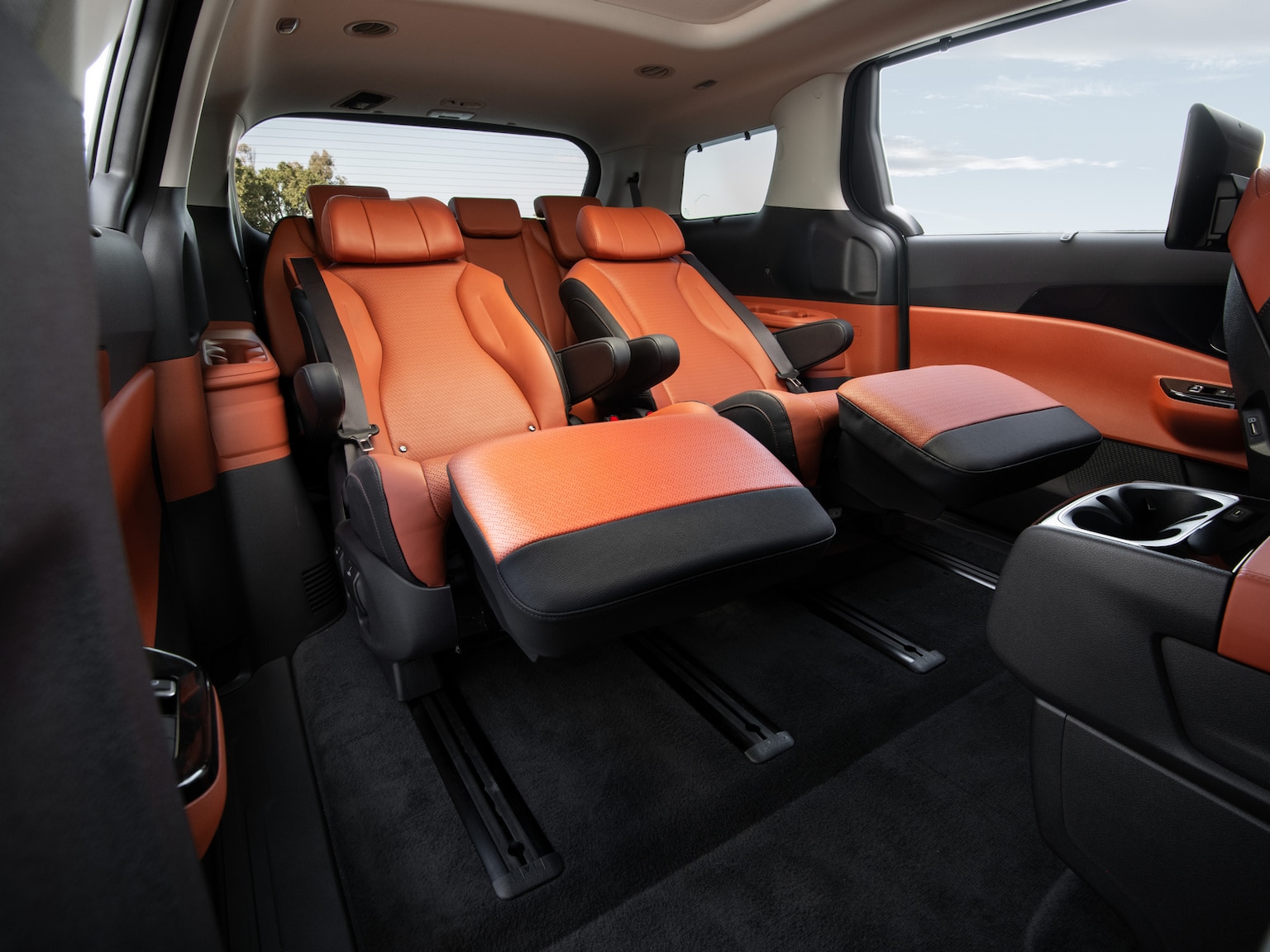 What Do You Get on a Fully Loaded Kia Carnival? Kelley Blue Book